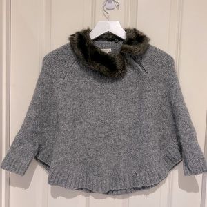 Fur collared girl sweater poncho